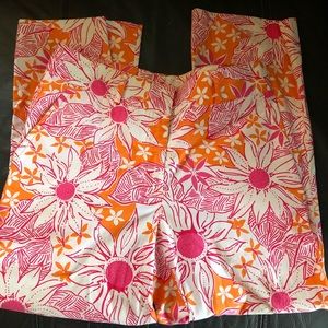 Lilly Pulitzer cotton cropped pants. Side pockets